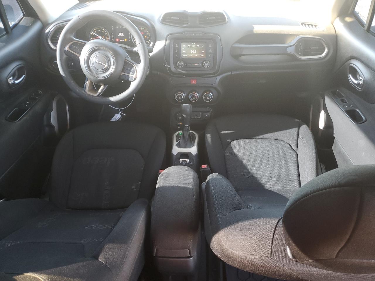 2017 Jeep Renegade - Image 8