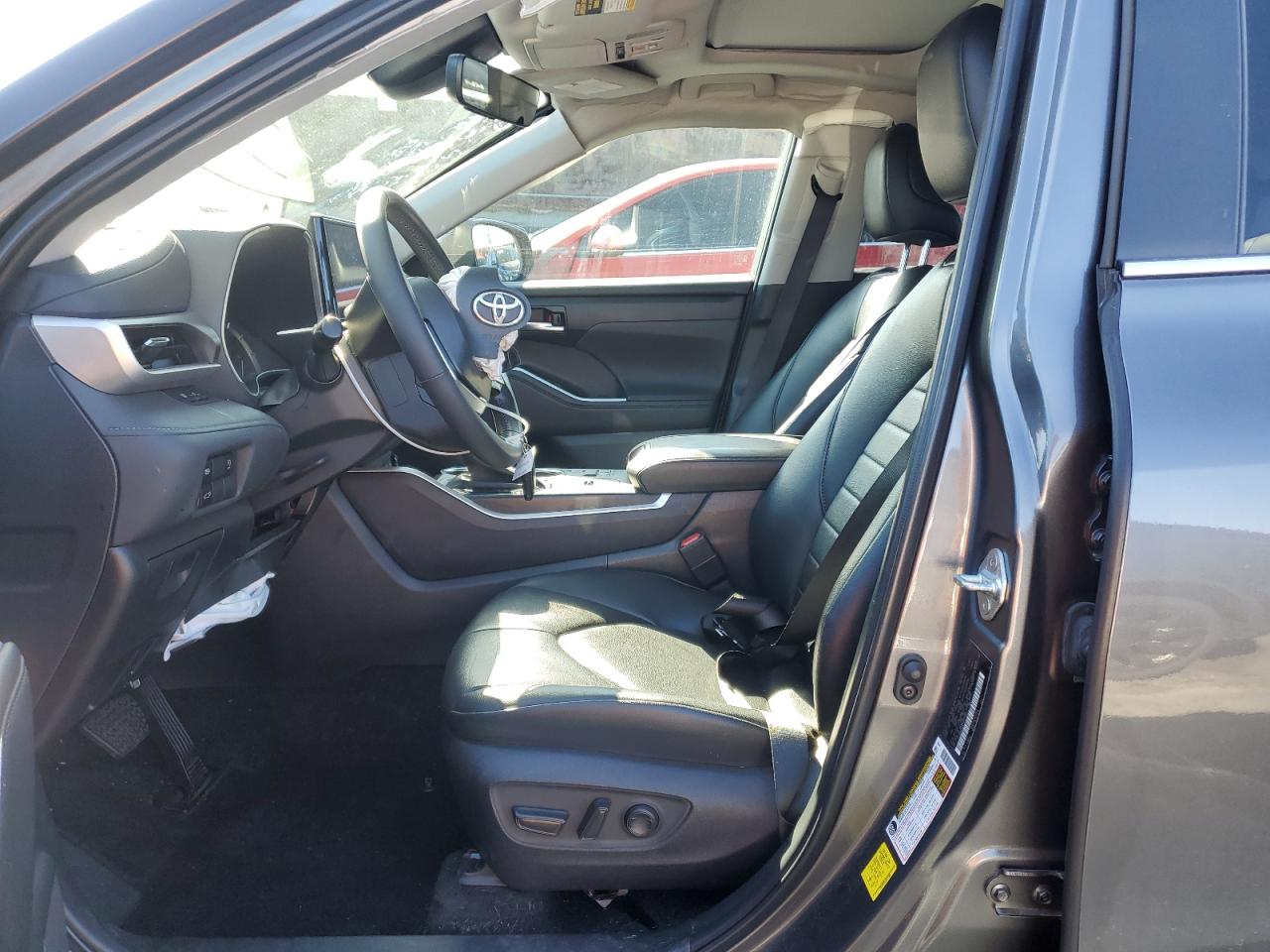 2023 Toyota Highlander - Image 7