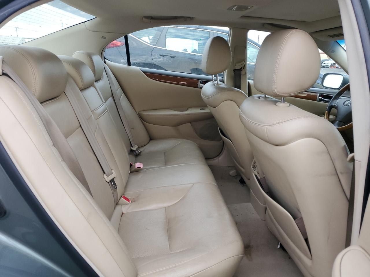2005 Lexus ES - Image 10