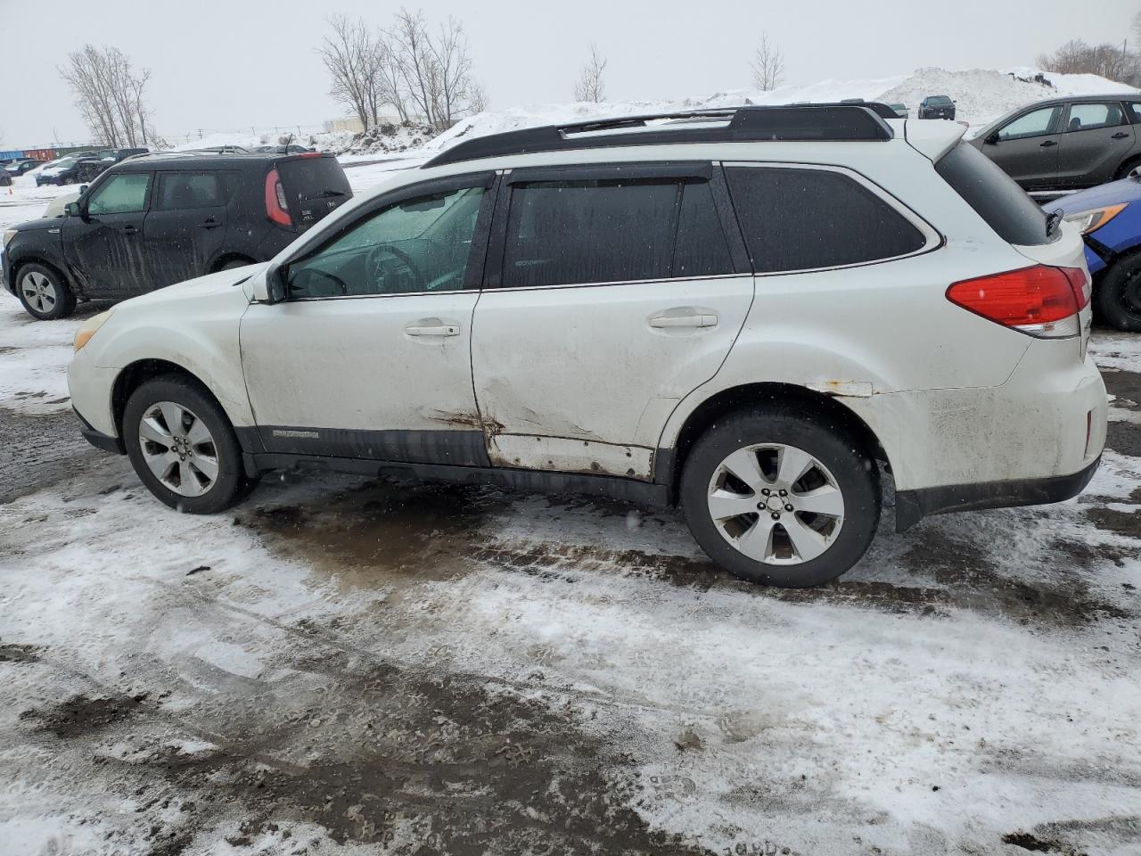 2011 Subaru Outback - Image 2