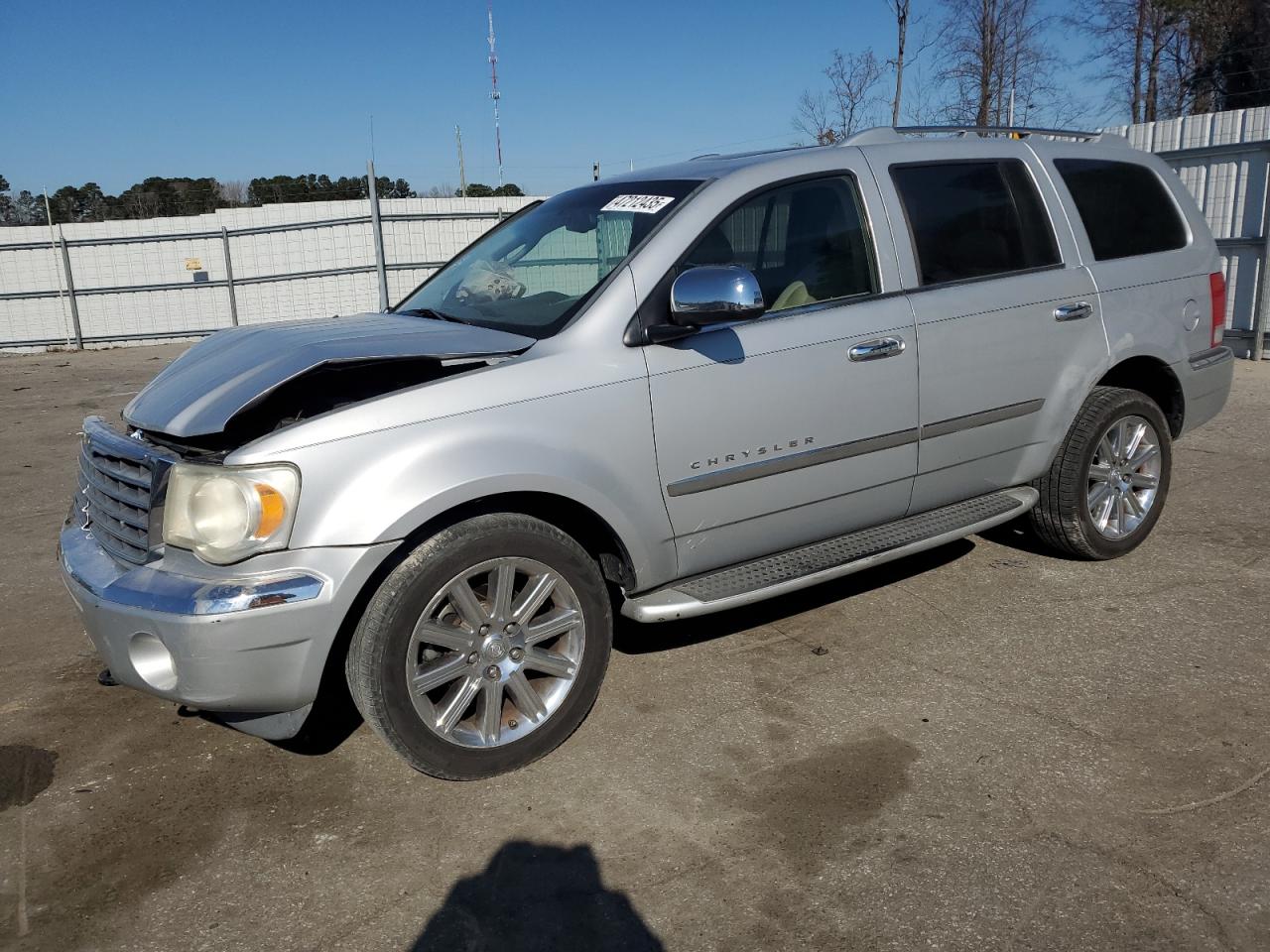 2008 Chrysler Aspen - Image 1