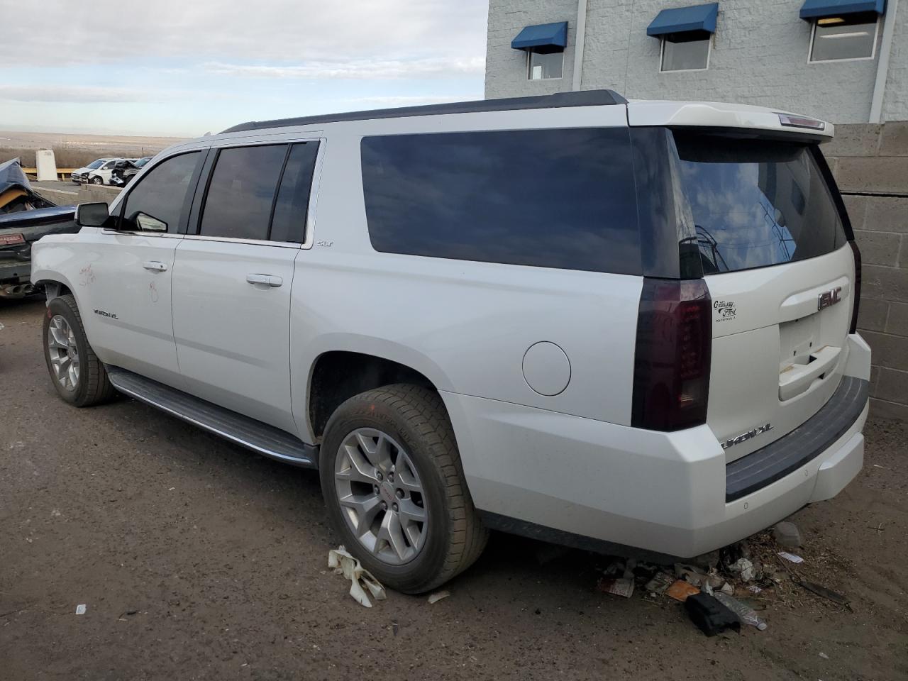 2016 GMC Yukon - Image 2