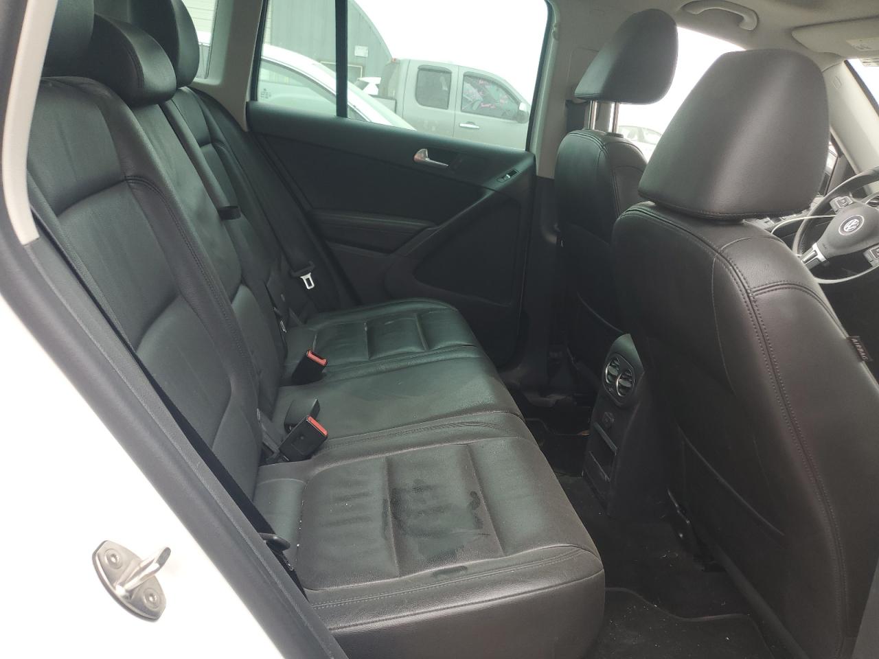2017 Volkswagen Tiguan - Image 11