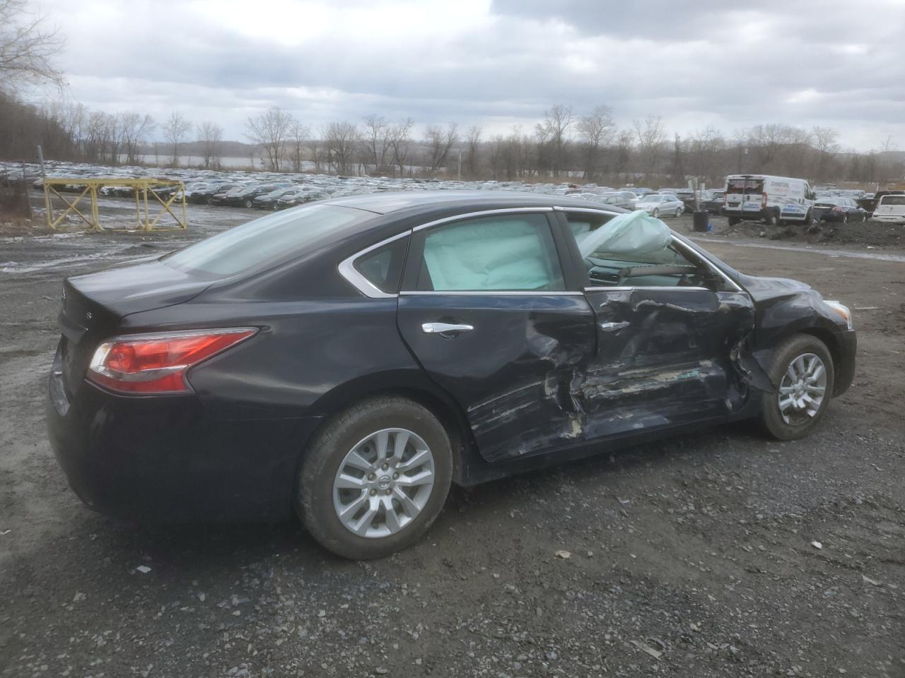 2015 Nissan Altima - Image 3
