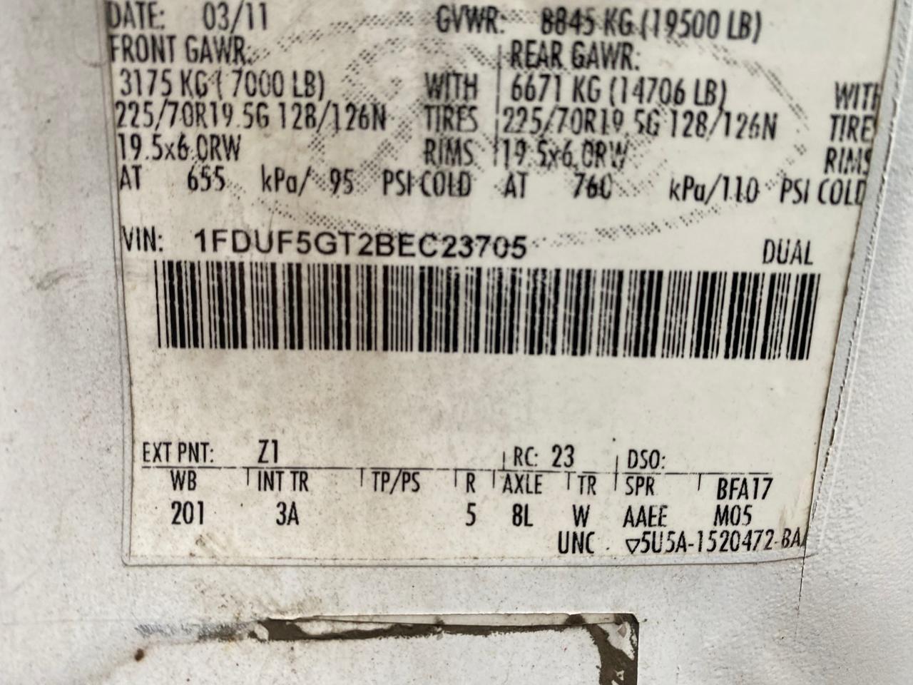 2011 Ford F550 - Image 10