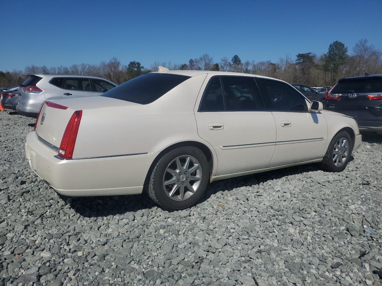 2010 Cadillac DTS - Image 3
