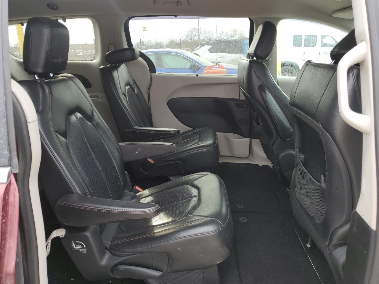 2019 Chrysler Pacifica - Image 11