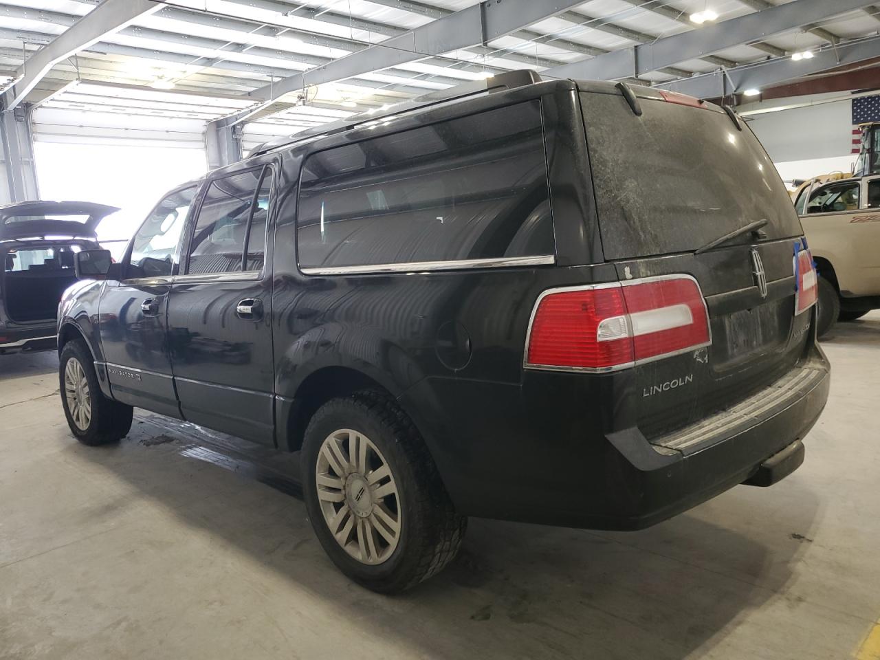 2012 Lincoln Navigator - Image 2