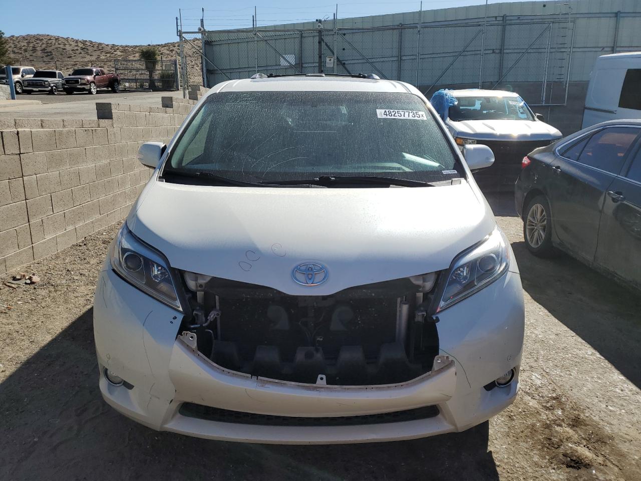 2017 Toyota Sienna - Image 5