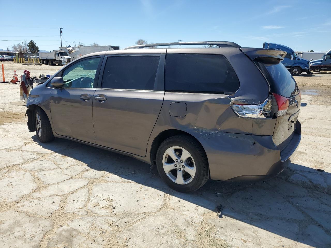 2012 Toyota Sienna - Image 2