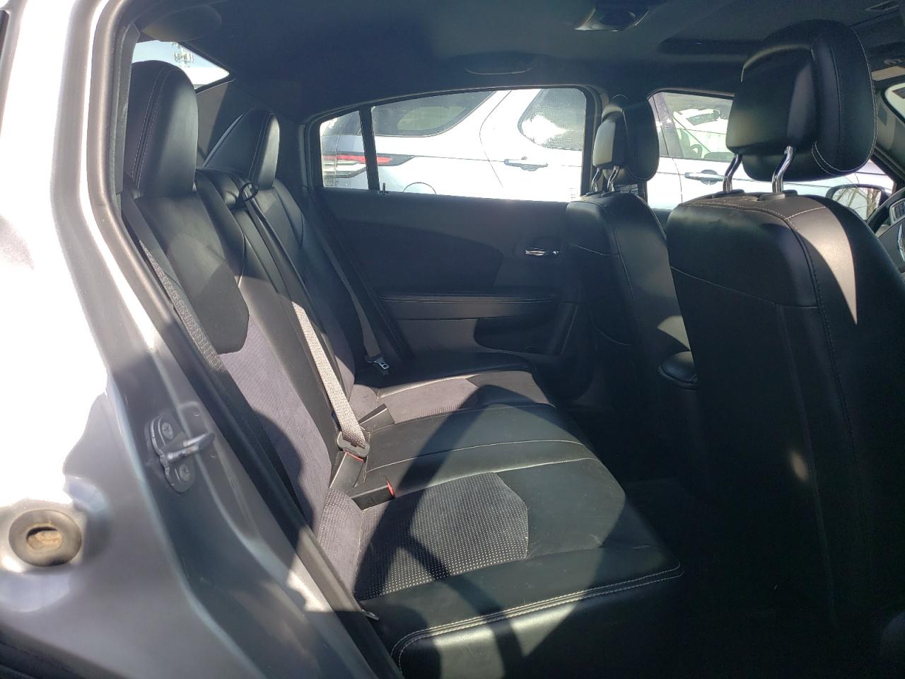 2014 Chrysler 200 - Image 10