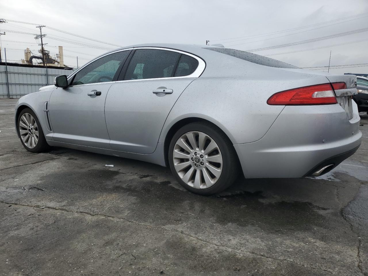 2009 Jaguar XF - Image 2