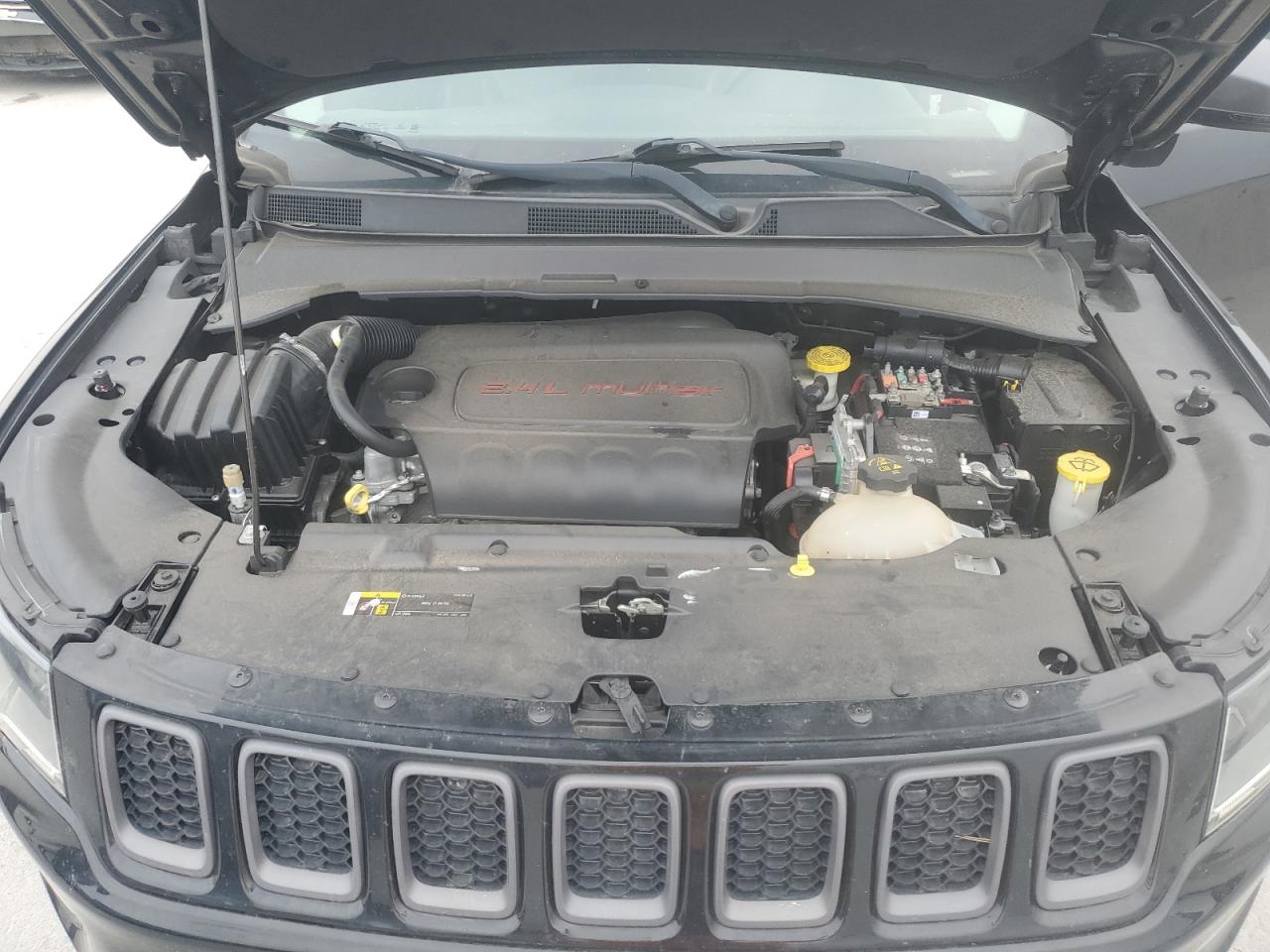 2018 Jeep Compass - Image 12