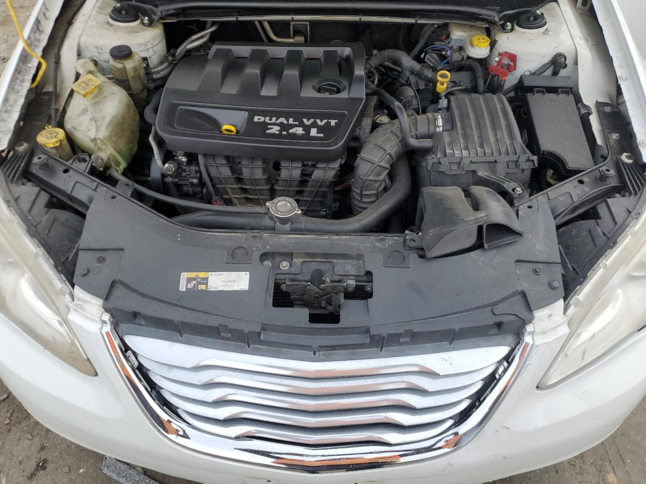 2014 Chrysler 200 - Image 11