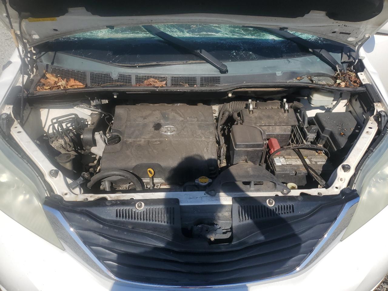 2011 Toyota Sienna - Image 12