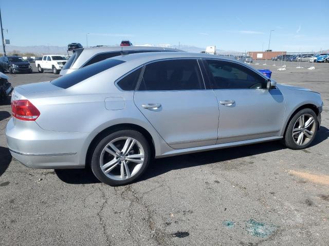  VOLKSWAGEN PASSAT 2013 Серебристый