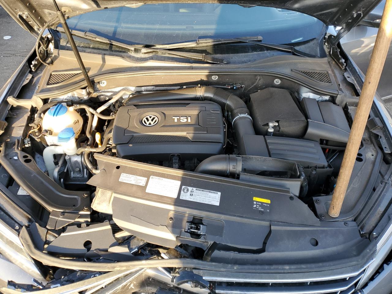 2017 Volkswagen Passat - Image 13