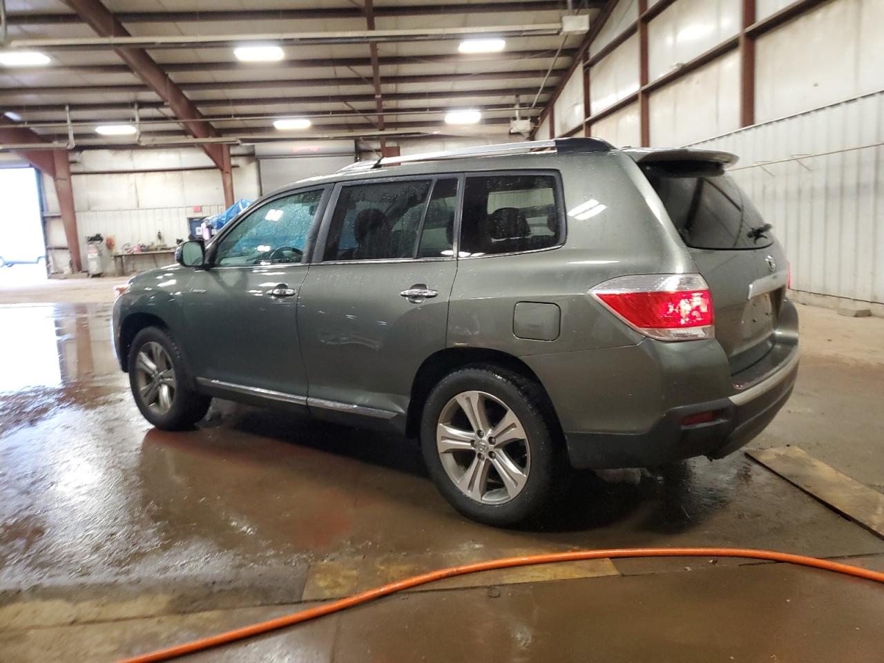 2011 Toyota Highlander - Image 2