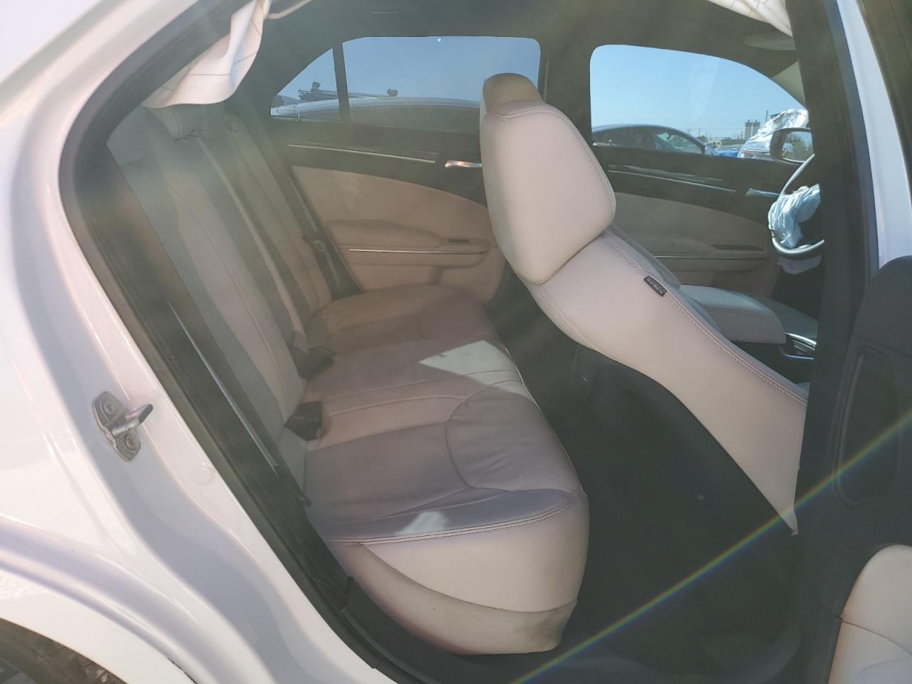 2021 Chrysler 300 - Image 10