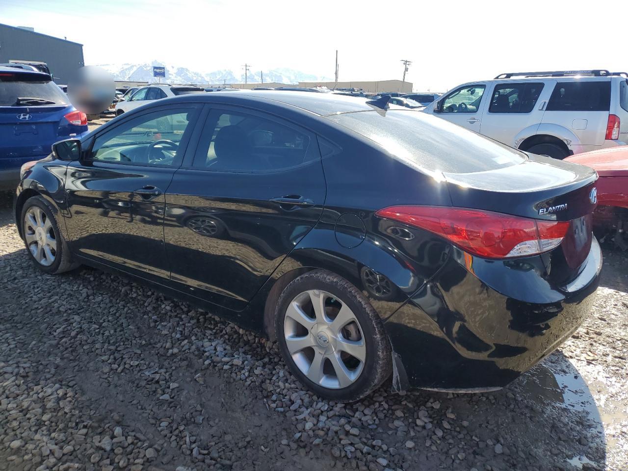 2013 Hyundai Elantra - Image 2