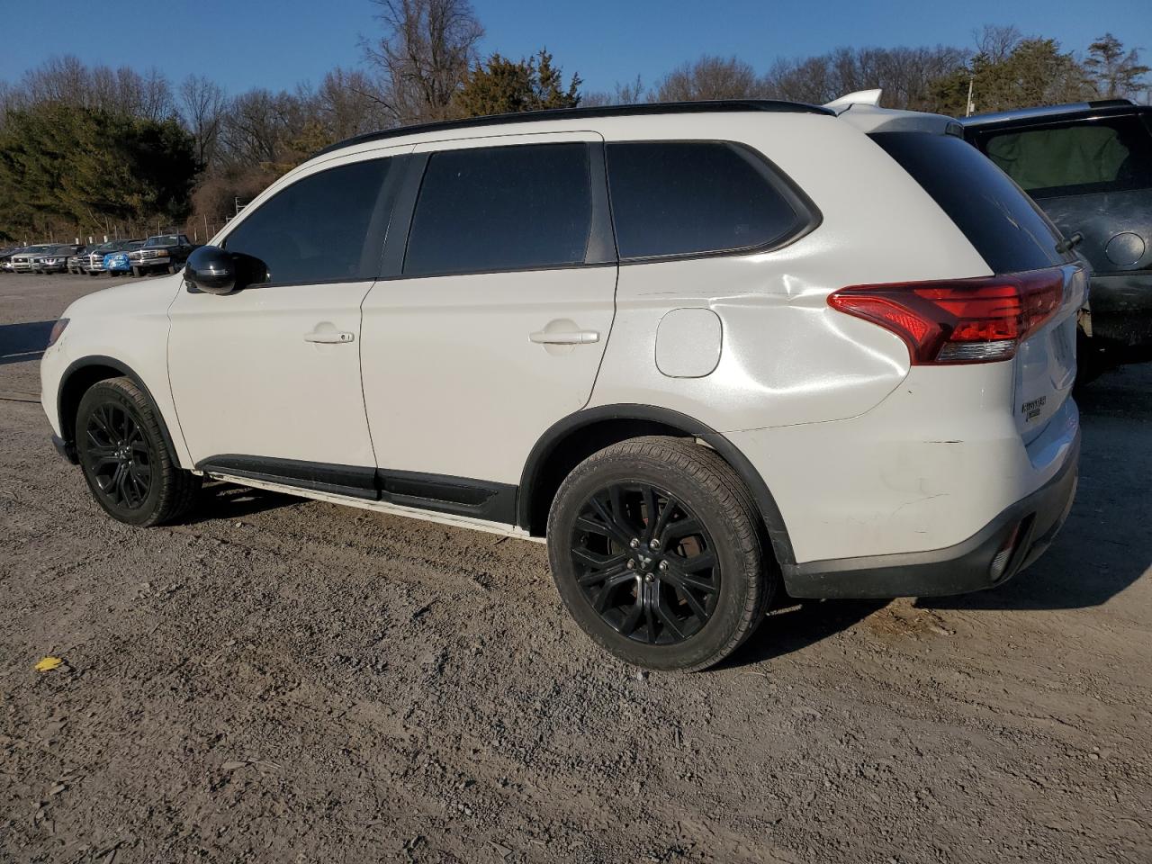 2018 Mitsubishi Outlander - Image 2