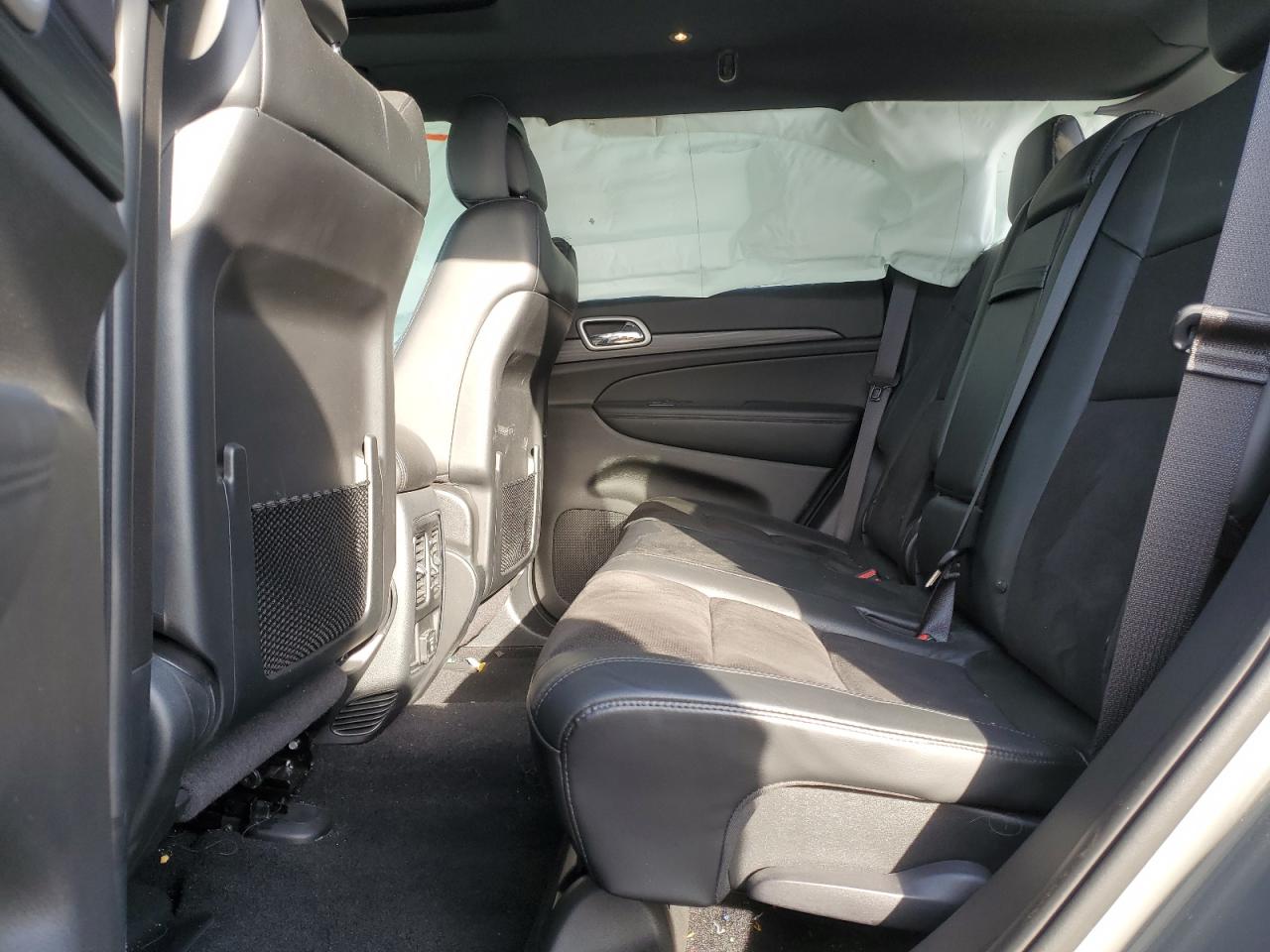 2020 Jeep Grand Cherokee - Image 11