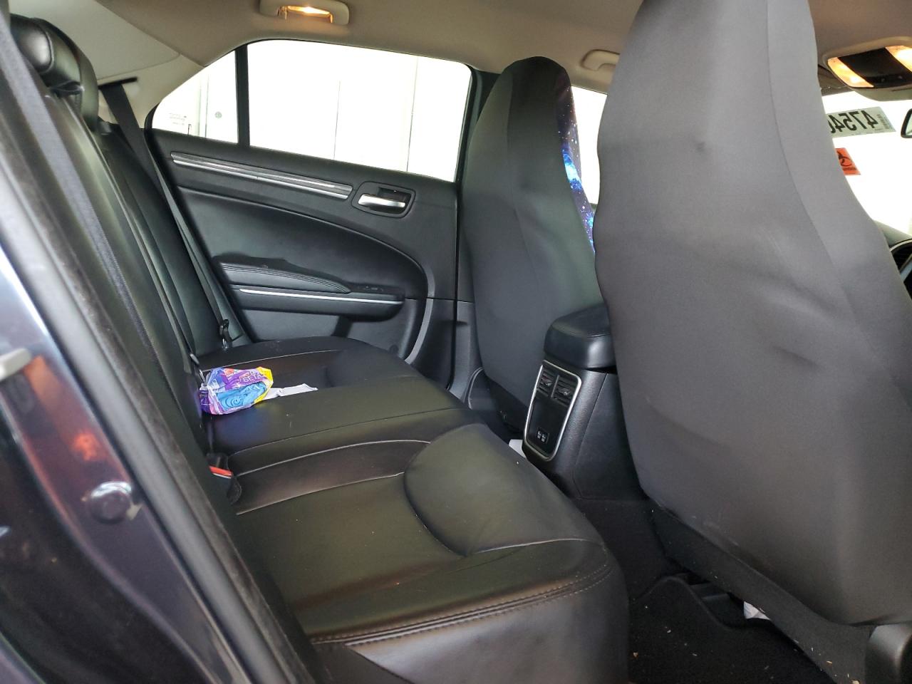 2019 Chrysler 300 - Image 10