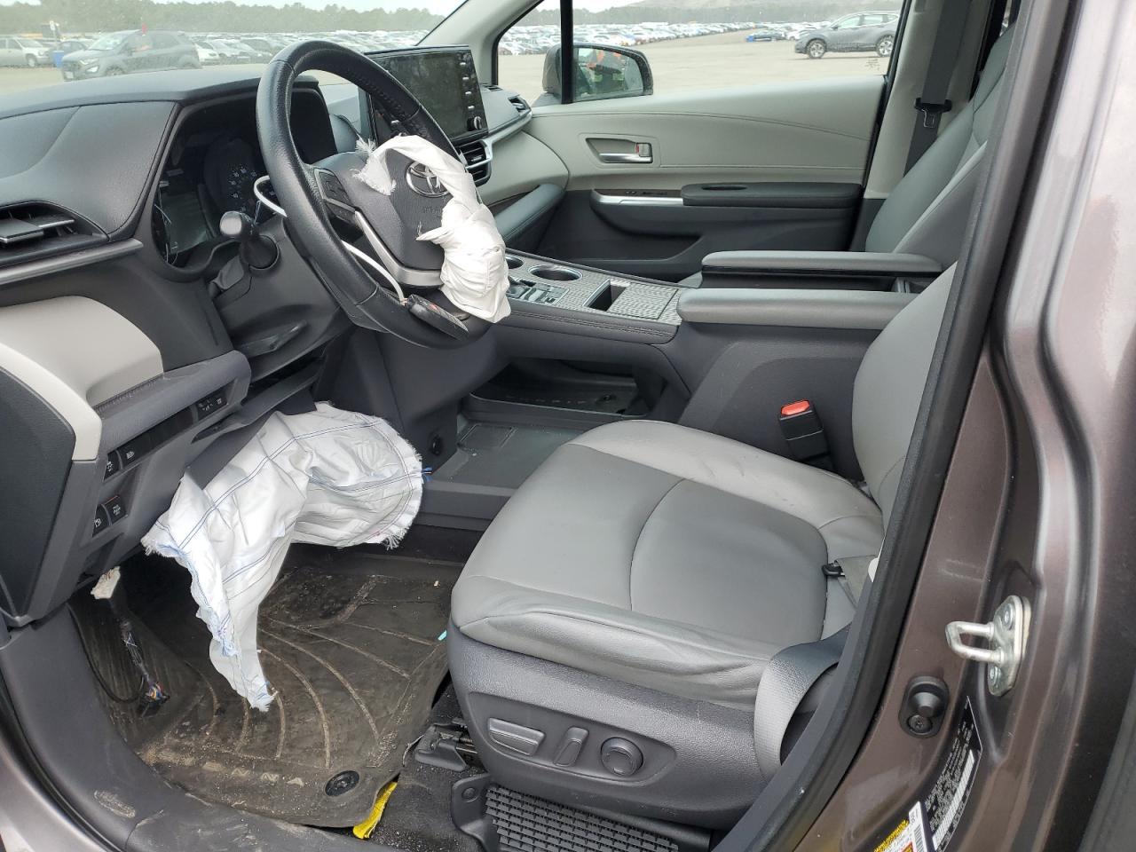 2021 Toyota Sienna - Image 7