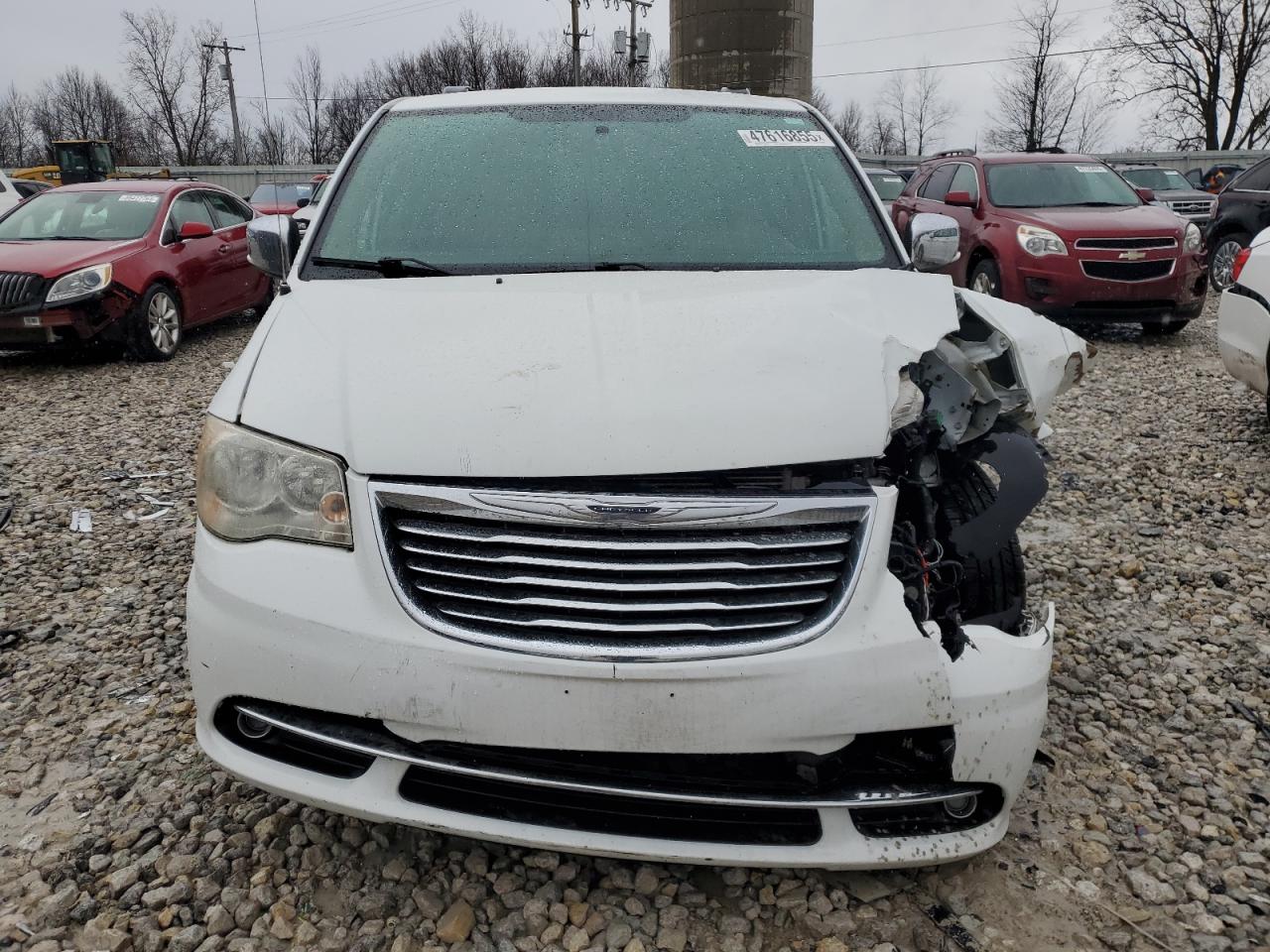2014 Chrysler Town & Country - Image 5