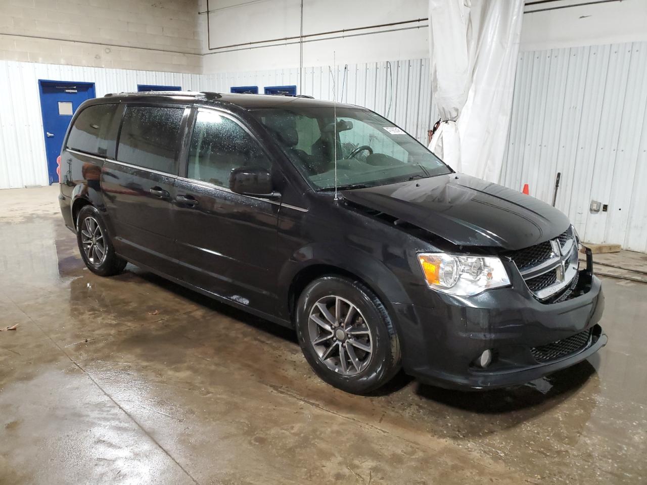 2017 Dodge Caravan - Image 4