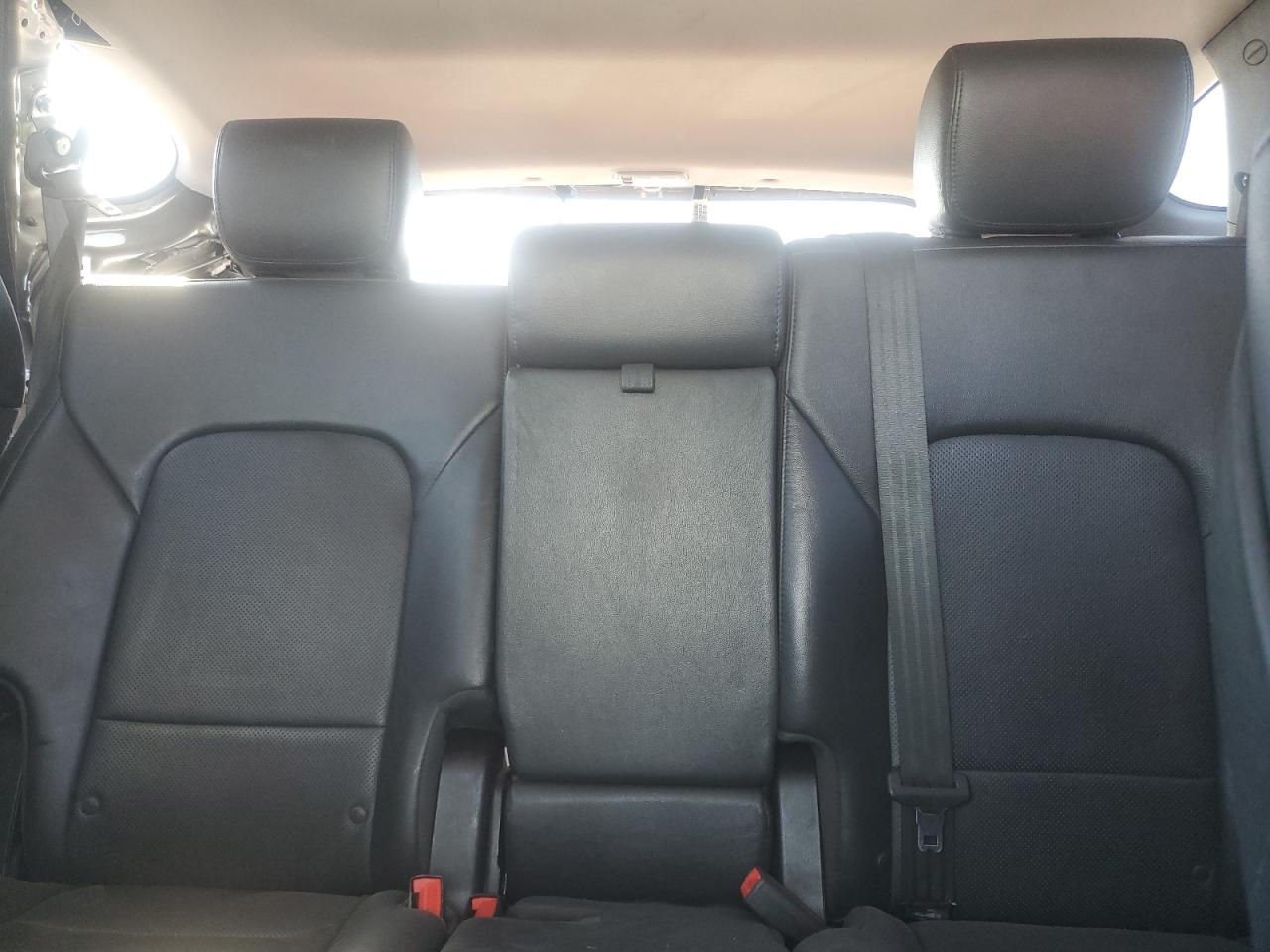 2018 Hyundai Santa Fe - Image 10