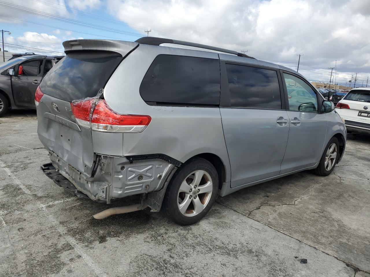 2011 Toyota Sienna - Image 3