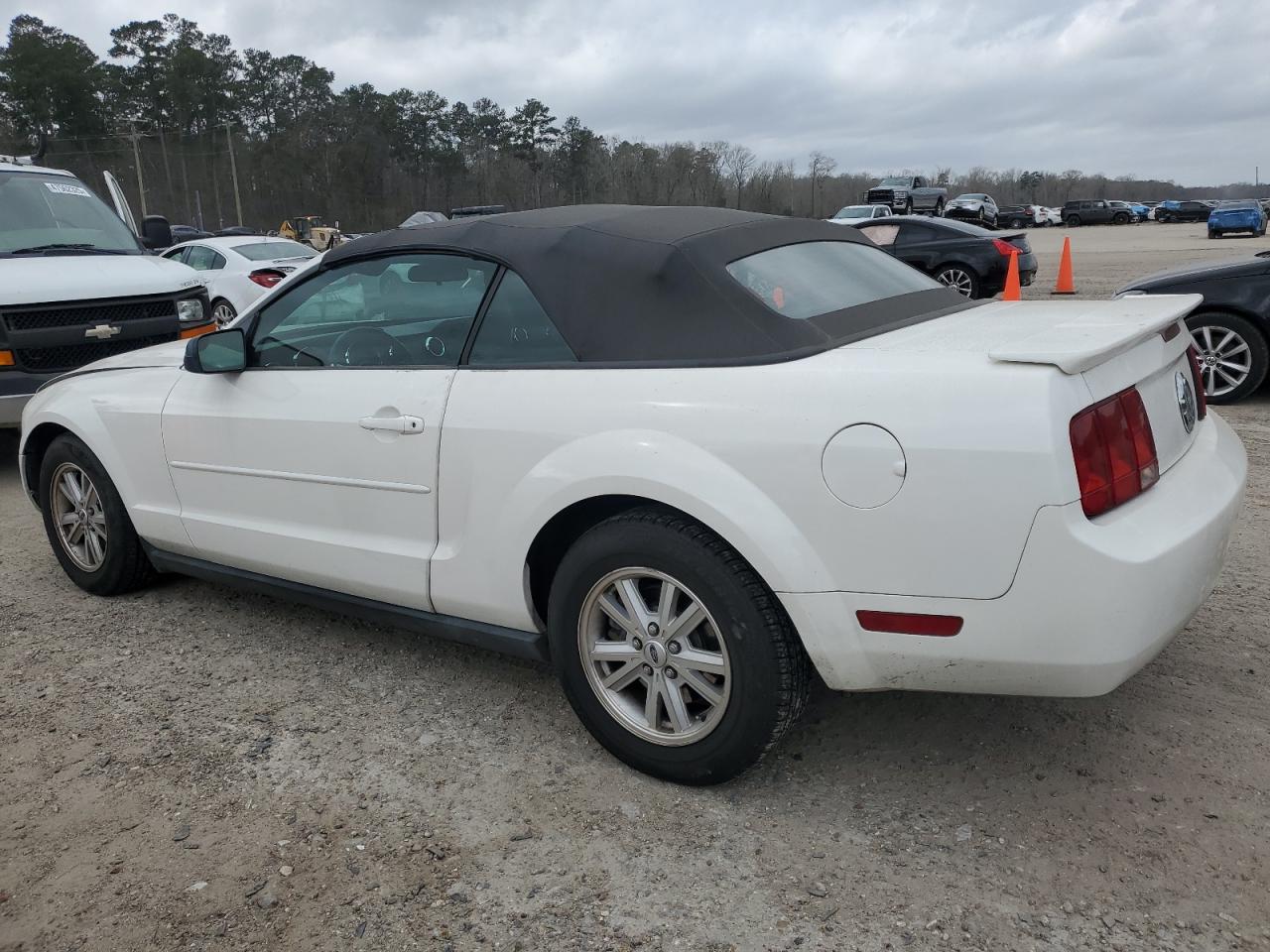 2007 Ford Mustang - Image 2