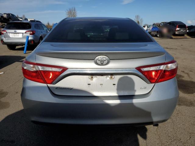  TOYOTA CAMRY 2015 Srebrny