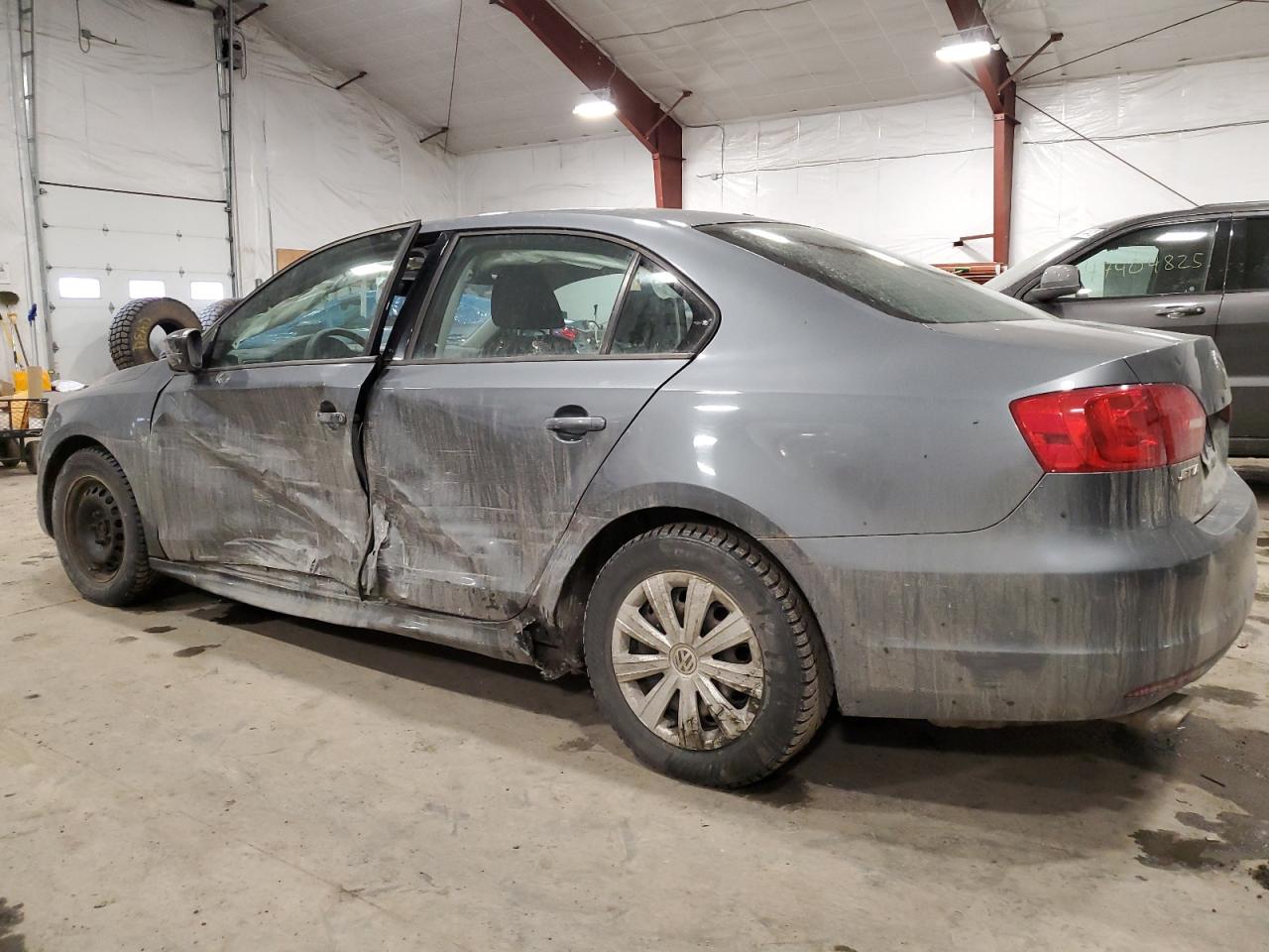 2014 Volkswagen Jetta - Image 2