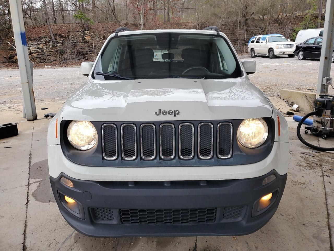 2017 Jeep Renegade - Image 5