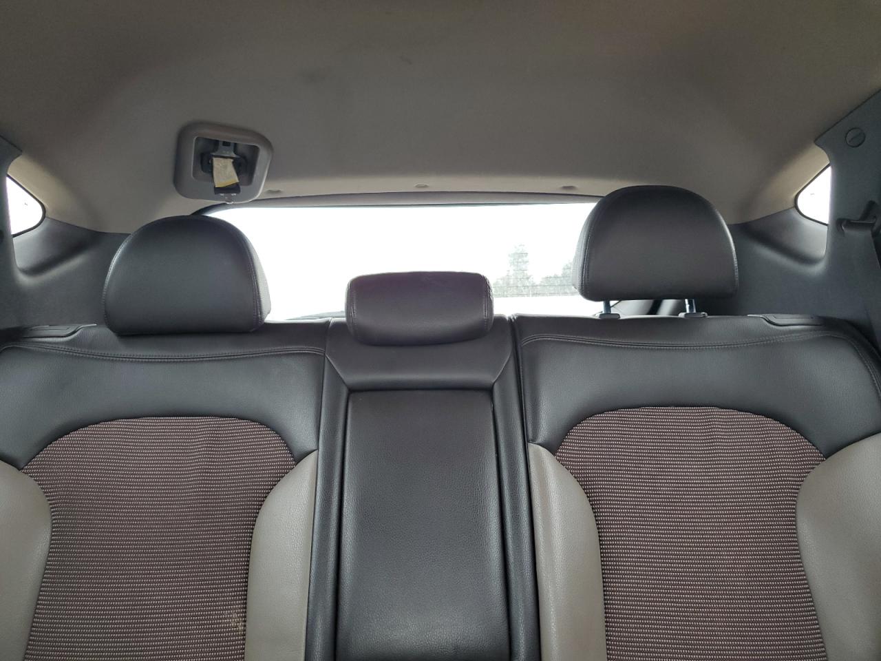 2010 Hyundai Tucson - Image 10