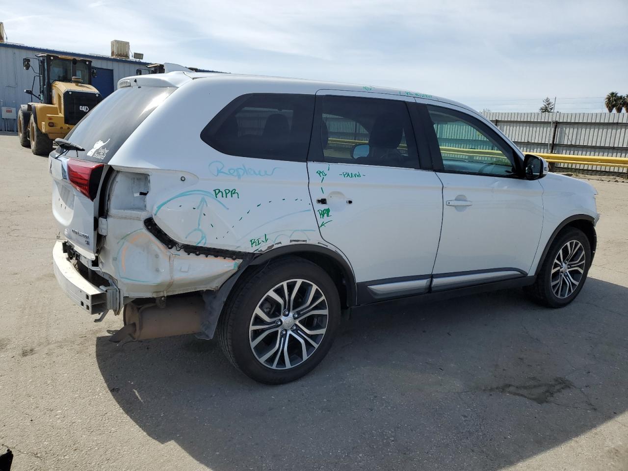 2018 Mitsubishi Outlander - Image 3