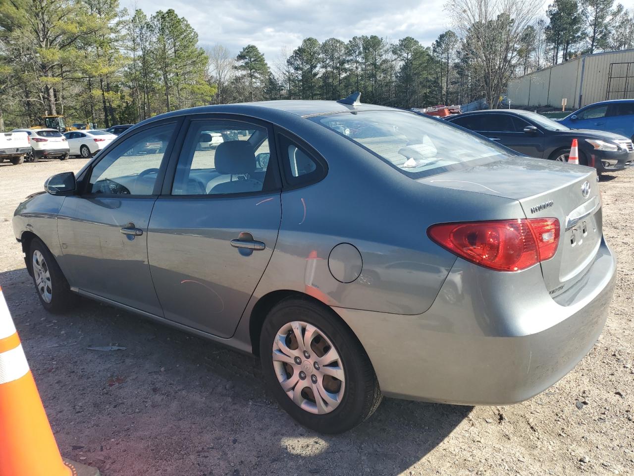 2010 Hyundai Elantra - Image 2