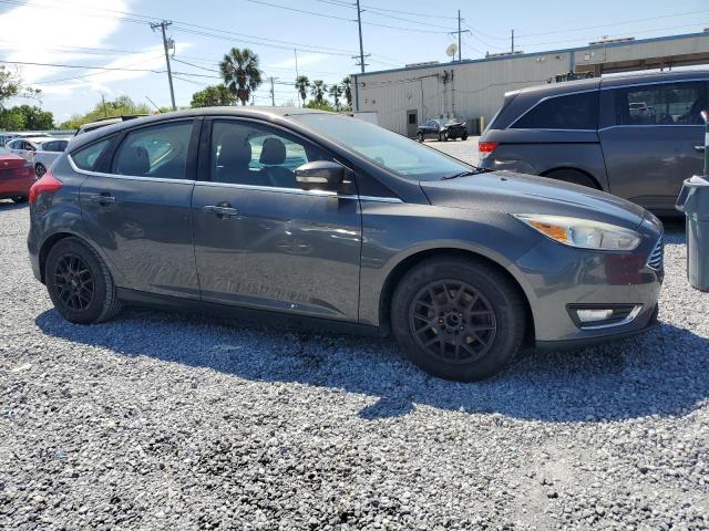 Hatchbacks FORD FOCUS 2015 Szary