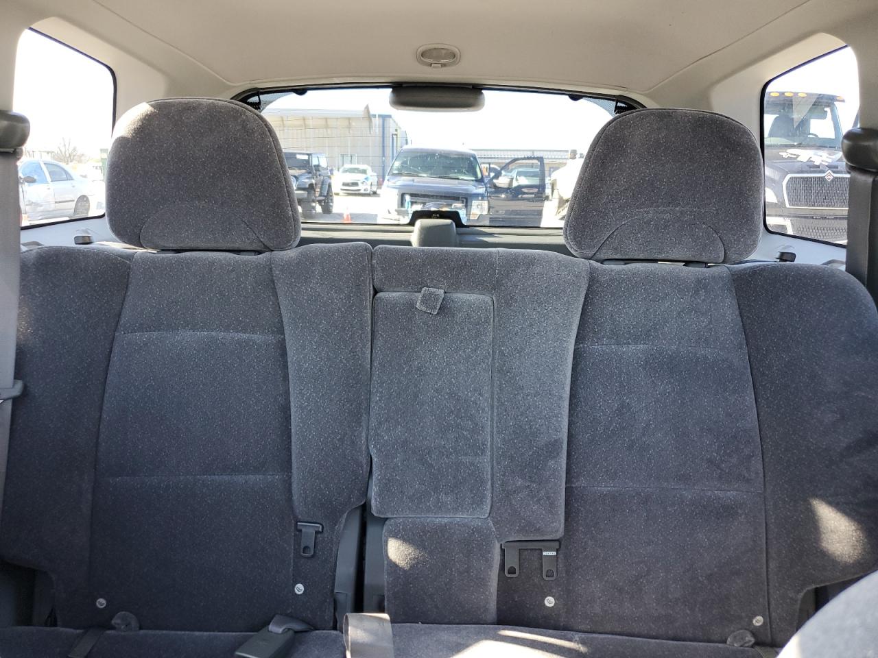 2002 Hyundai Santa Fe - Image 10