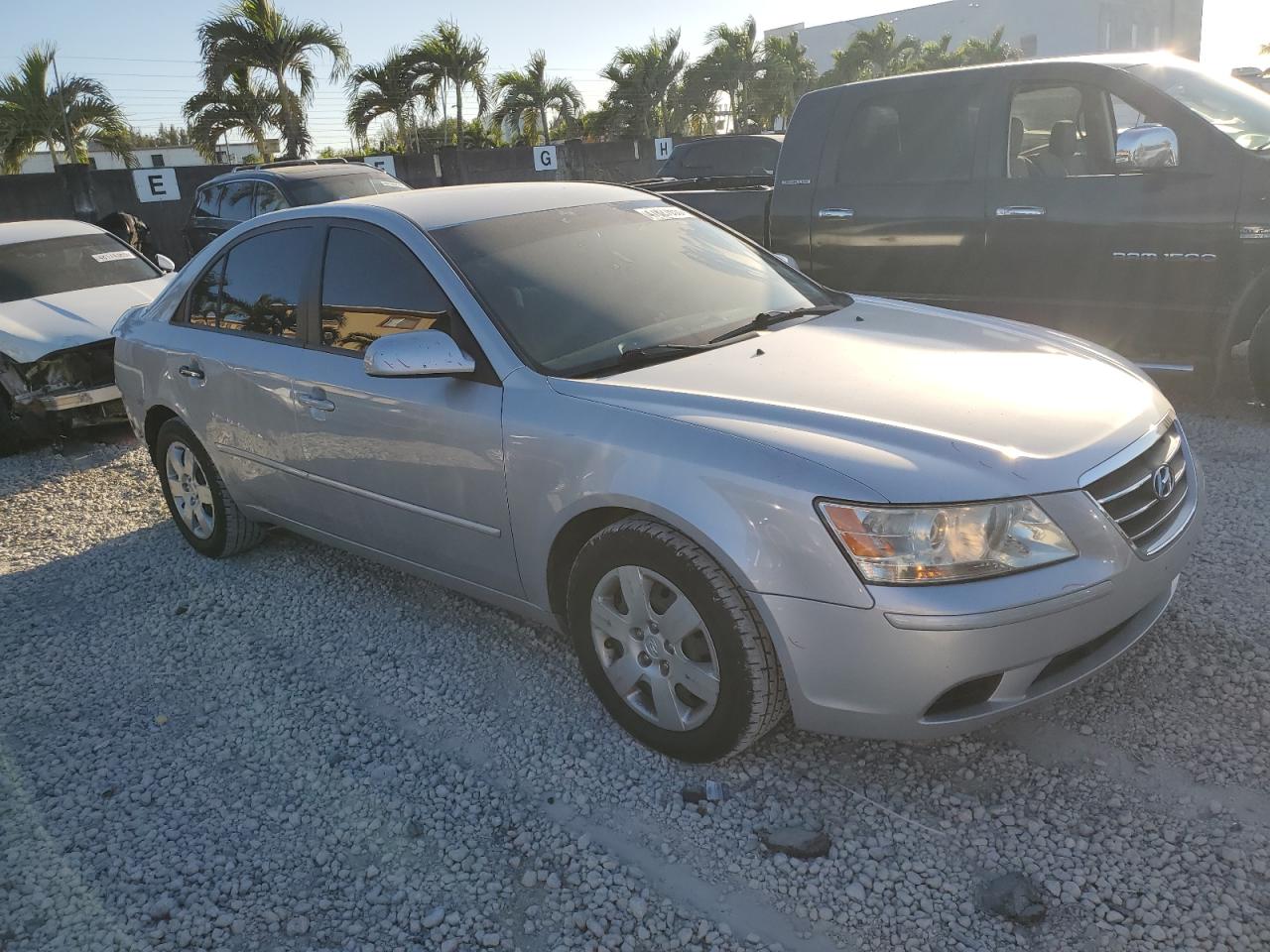 2010 Hyundai Sonata - Image 4