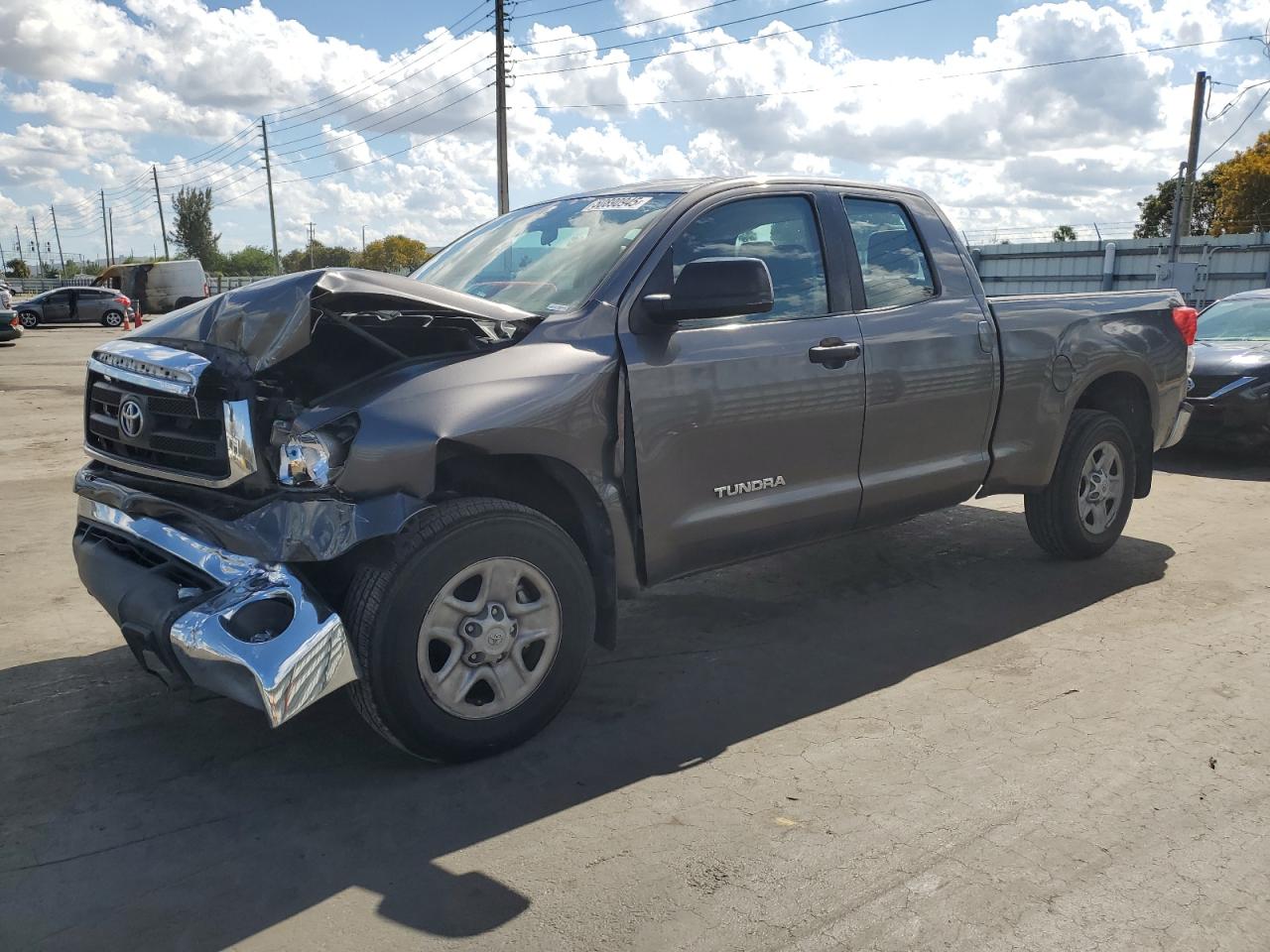2011 Toyota Tundra Double Cab Sr5 for Sale in Miami, FL - Front End