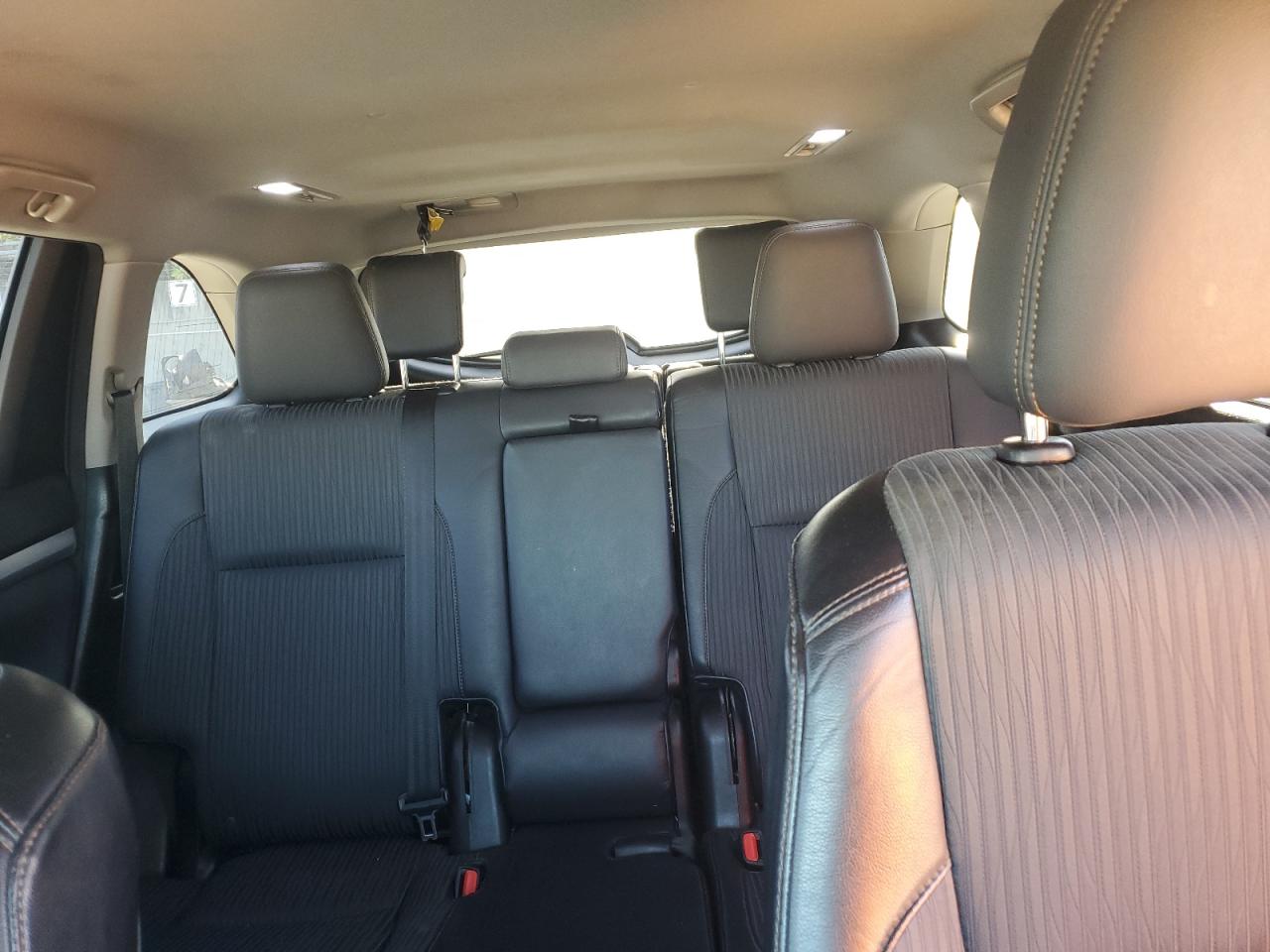 2015 Toyota Highlander - Image 10