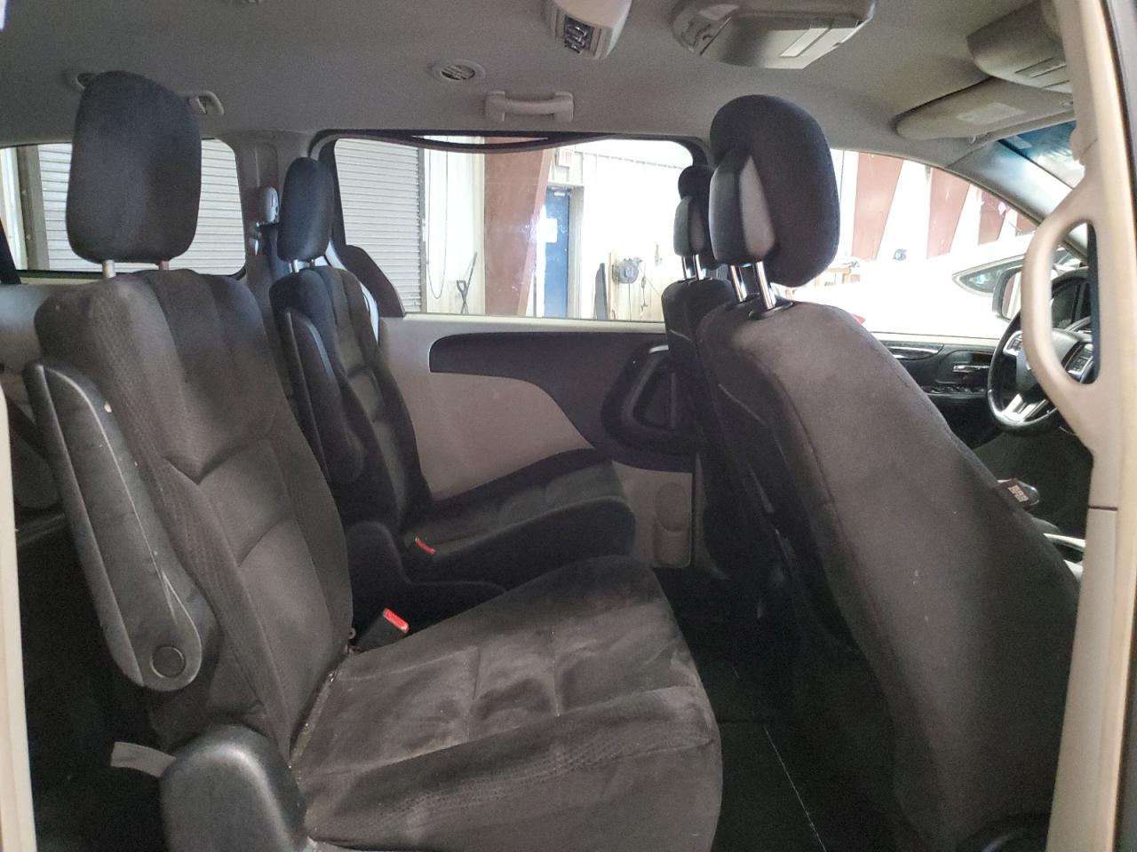 2014 Dodge Caravan - Image 11