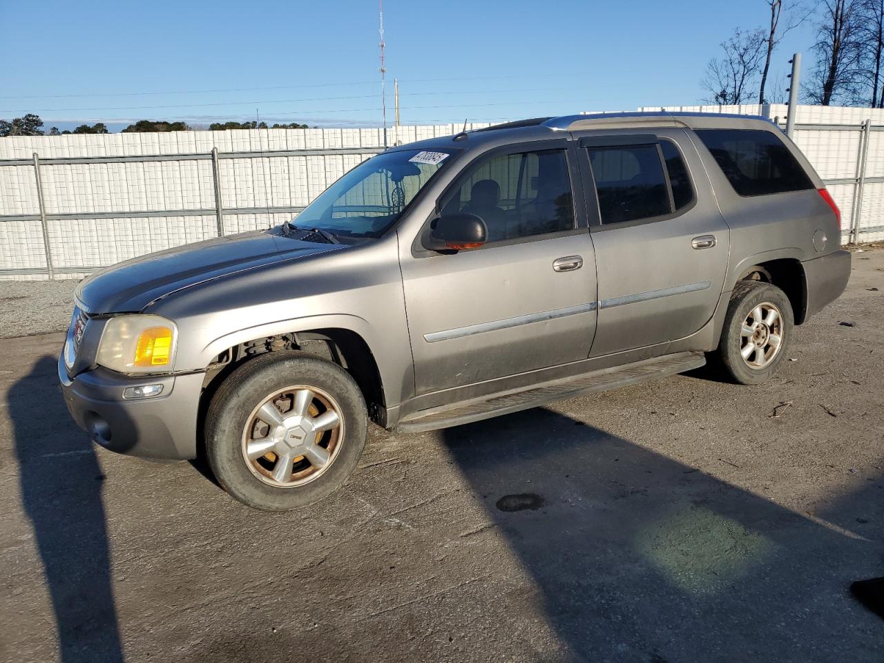 2005 GMC Envoy - Image 1