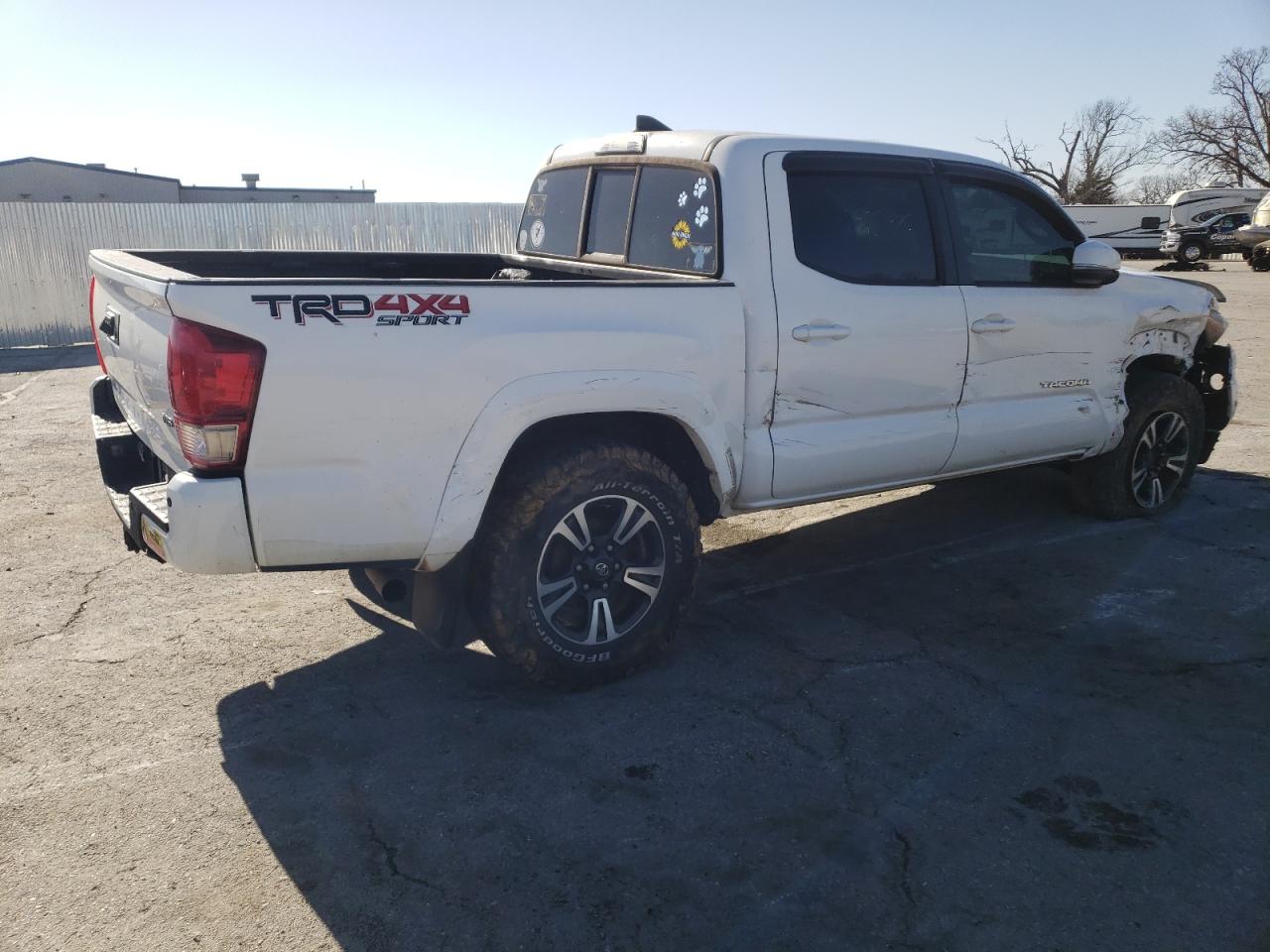 2016 Toyota Tacoma - Image 3