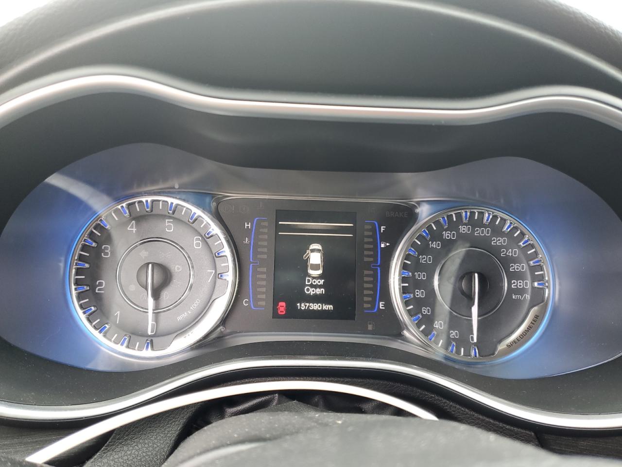 2015 Chrysler 200 - Image 9