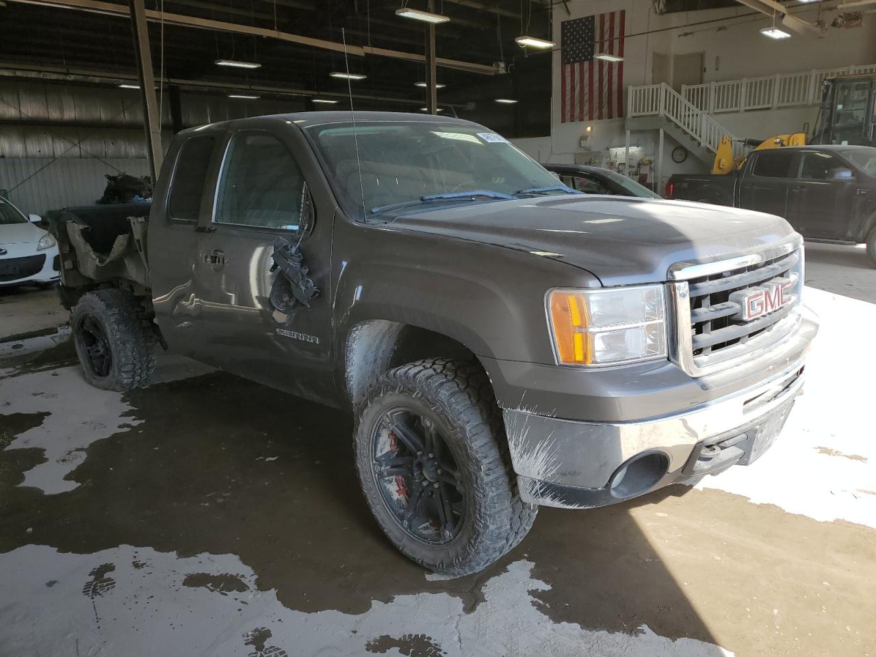 2011 GMC Sierra - Image 4