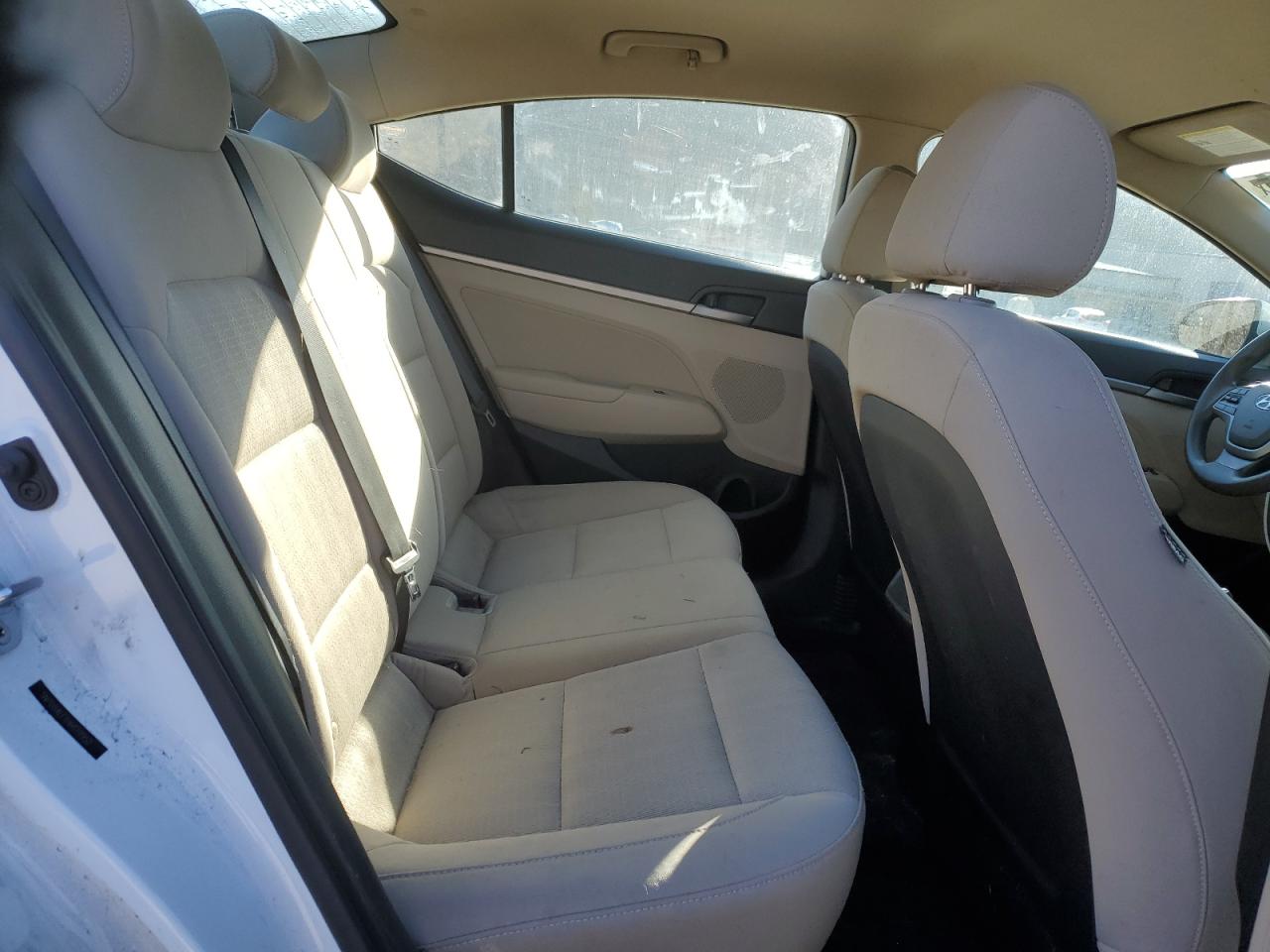 2017 Hyundai Elantra - Image 10